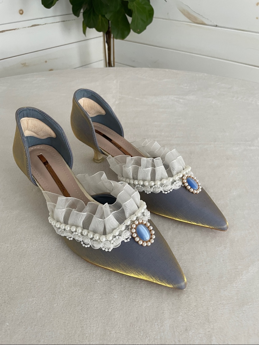 Elegant Blue Satin Pearl &
Ruffle Kitten Heel
D'Orsay Pumps Women's
Size 8.5 - Picture 3 of 17